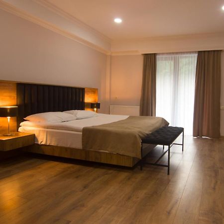 Lileo Inn Hotel Μέστια Εξωτερικό φωτογραφία