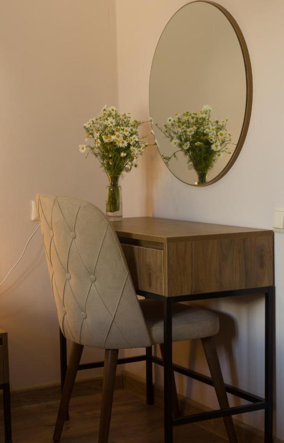 Lileo Inn Hotel Μέστια Εξωτερικό φωτογραφία